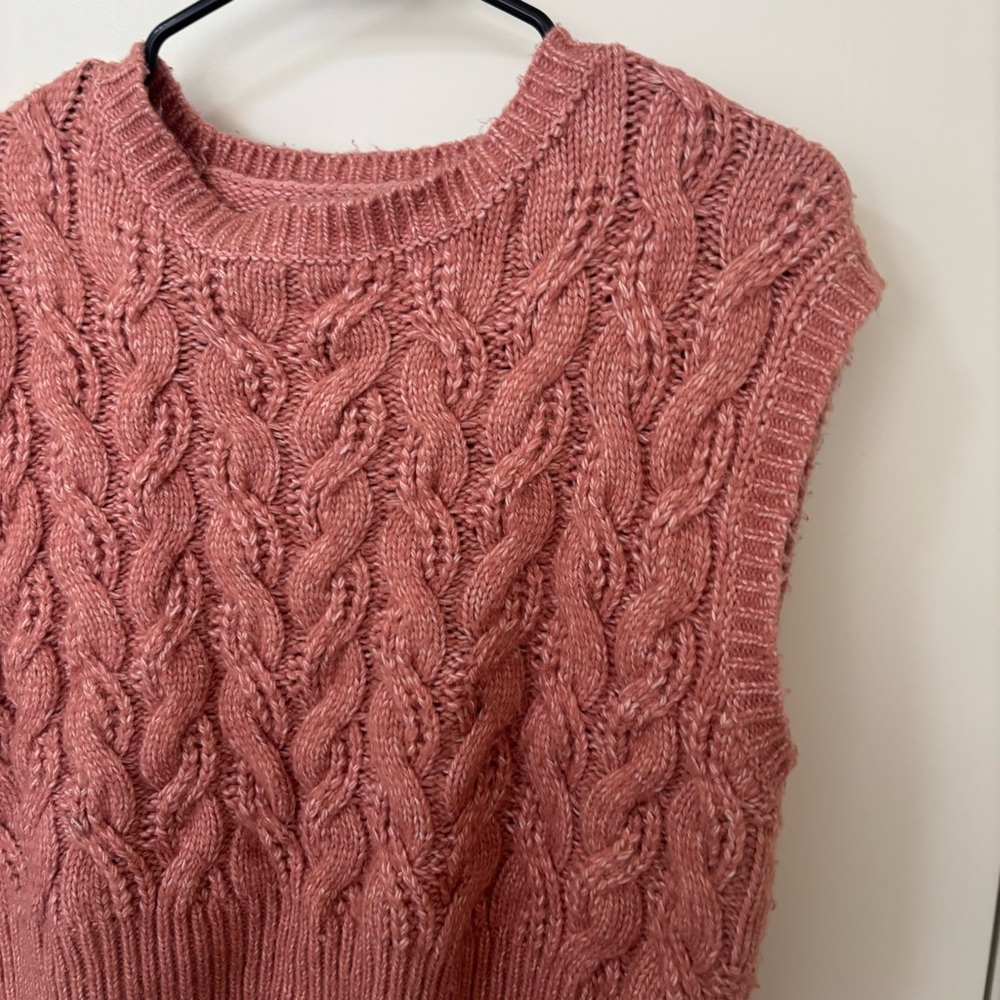 Sincerely Jules Cable Knit sleeveless crew neck Sweater size M - Picture 4 of 9